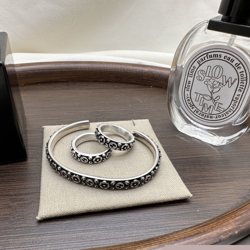 G*u*i rings